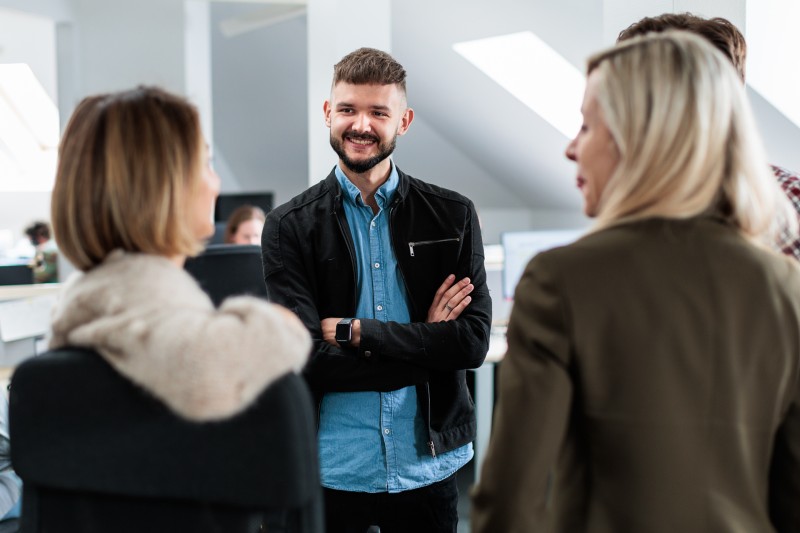 pracownicy Sales&More i Spot&Dot zastanawiają się nad kreatywnymi trendami na 2026 rok