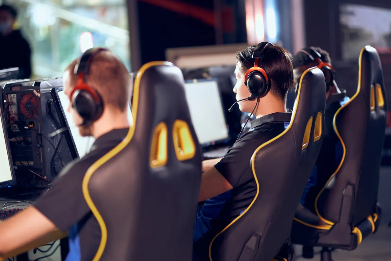 gracze zajmujący się e-sportem